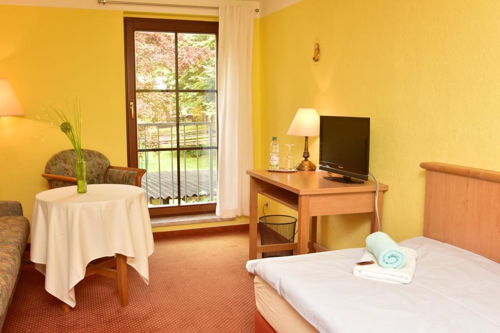 Grubschütz Landhotel Zur Guten Einkehr מראה חיצוני תמונה