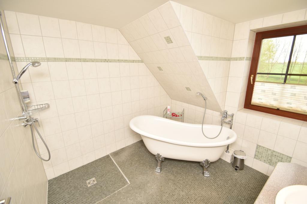 Grubschütz Landhotel Zur Guten Einkehr מראה חיצוני תמונה